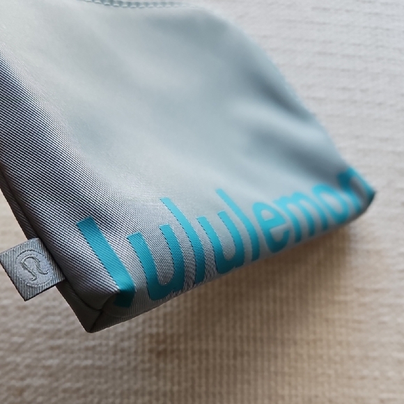 Lululemon Clippable Card Pouch - Picture 5 of 13
